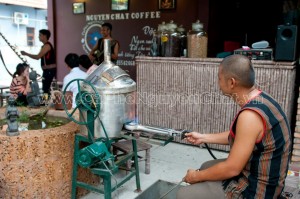 Cafe rang xay tại quán